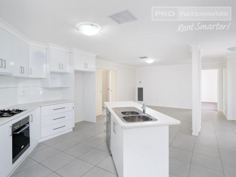 42 Deakin Avenue LLOYD 2