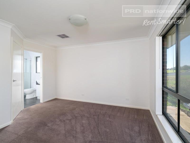 42 Deakin Avenue LLOYD 5