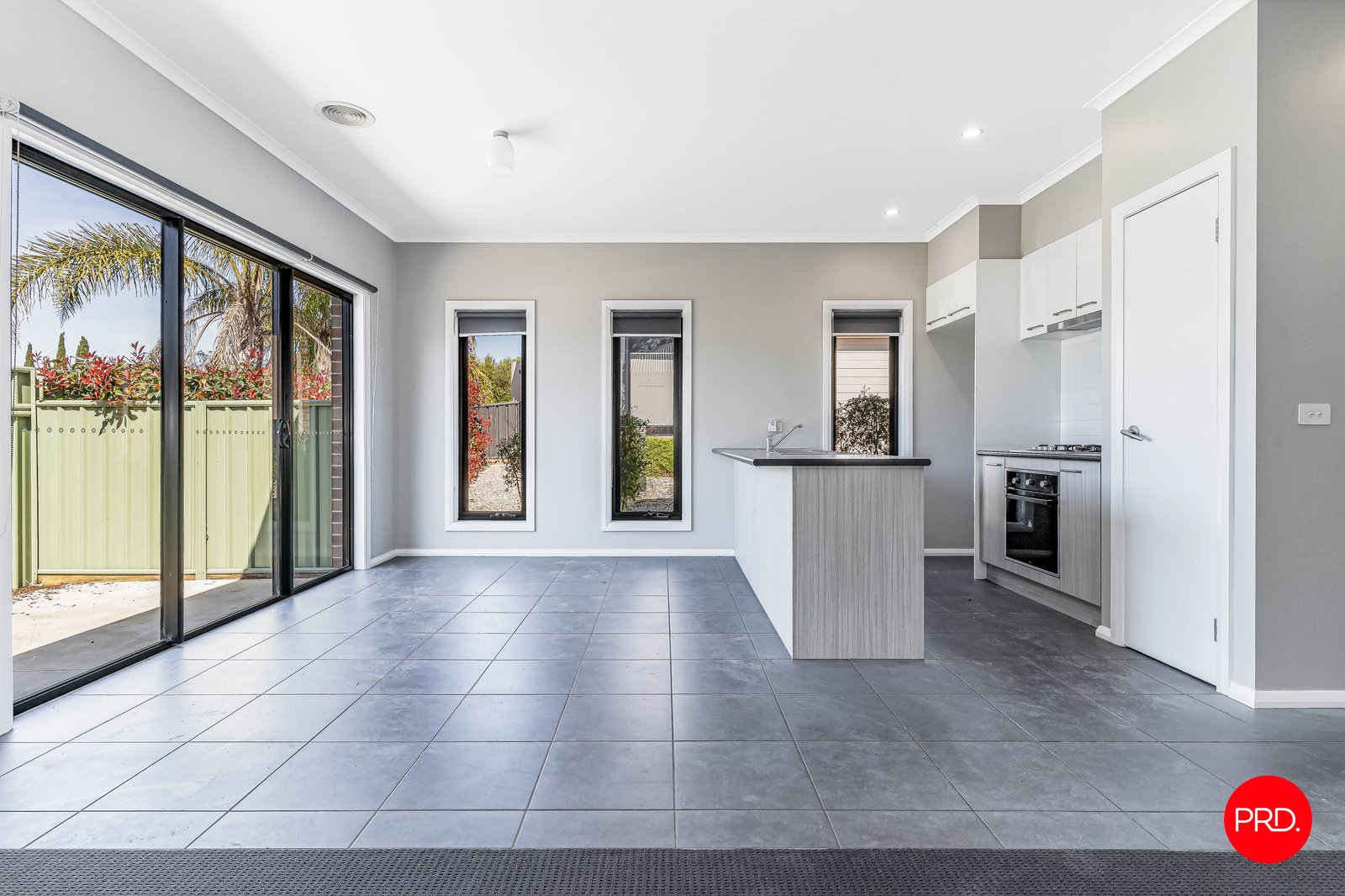 4/2 Eldridge Court KANGAROO FLAT 2