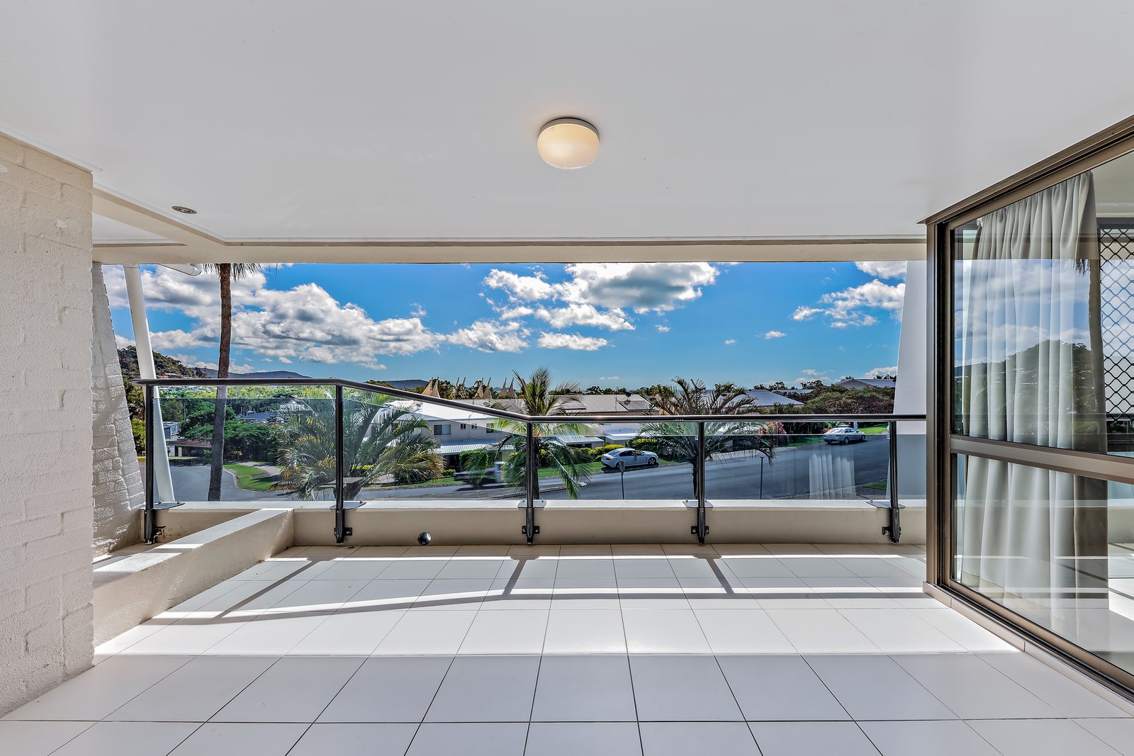 4/2 Eshelby Drive CANNONVALE 2