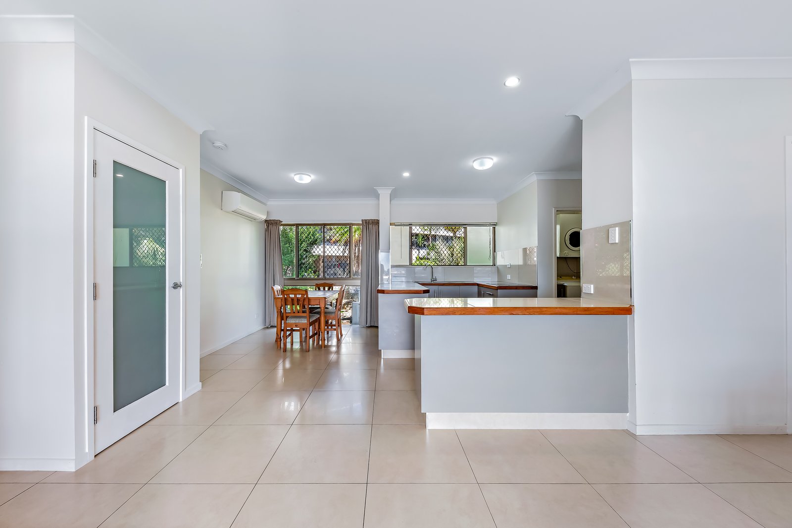 4/2 Eshelby Drive CANNONVALE 5