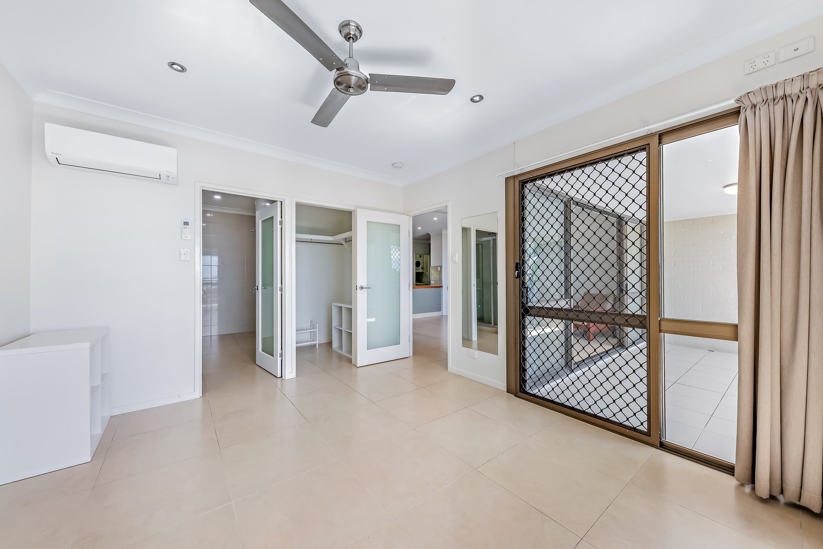 4/2 Eshelby Drive CANNONVALE 7