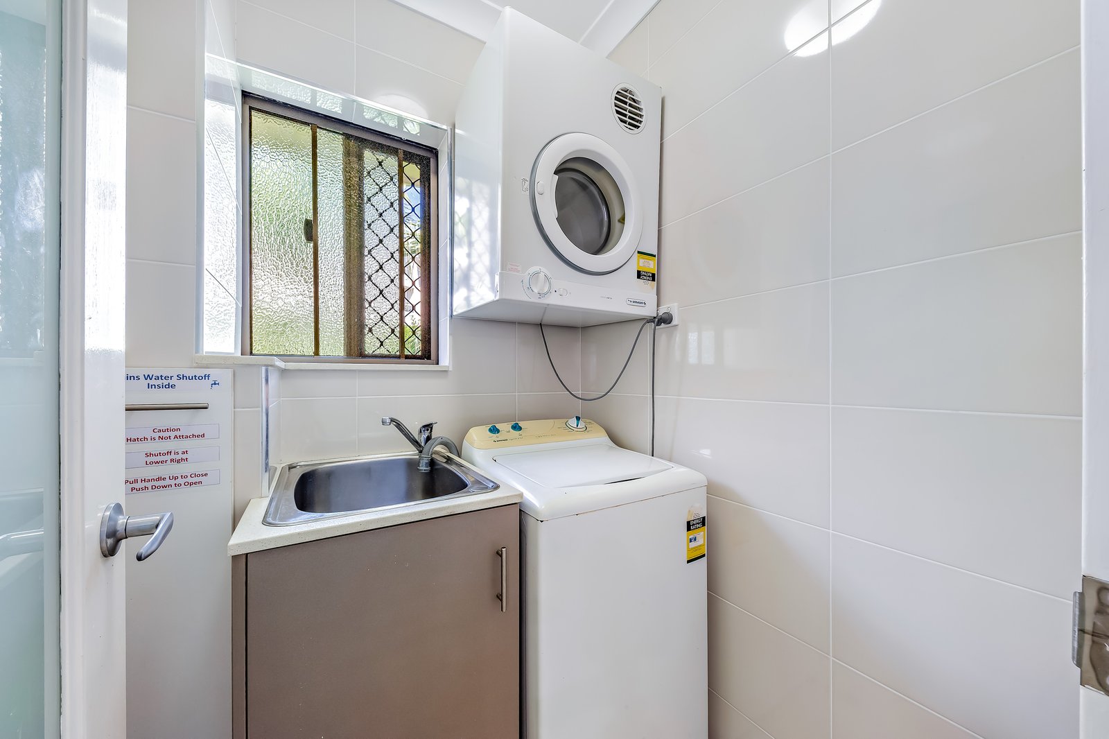 4/2 Eshelby Drive CANNONVALE 8