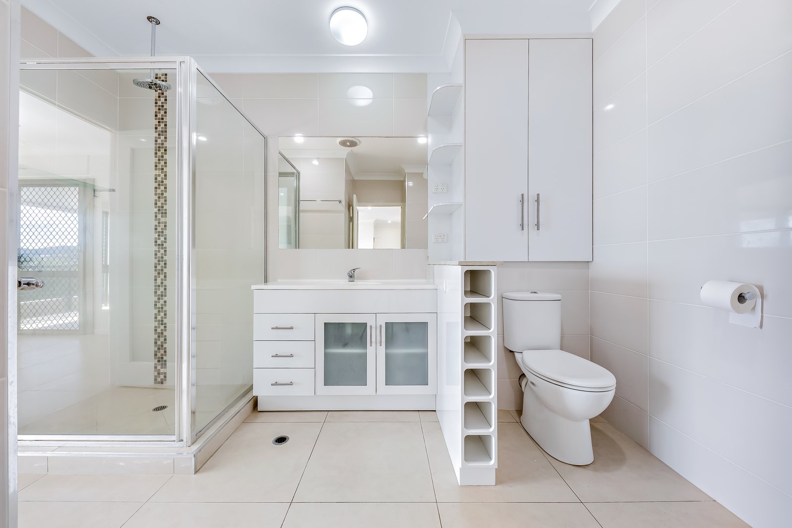 4/2 Eshelby Drive CANNONVALE 9