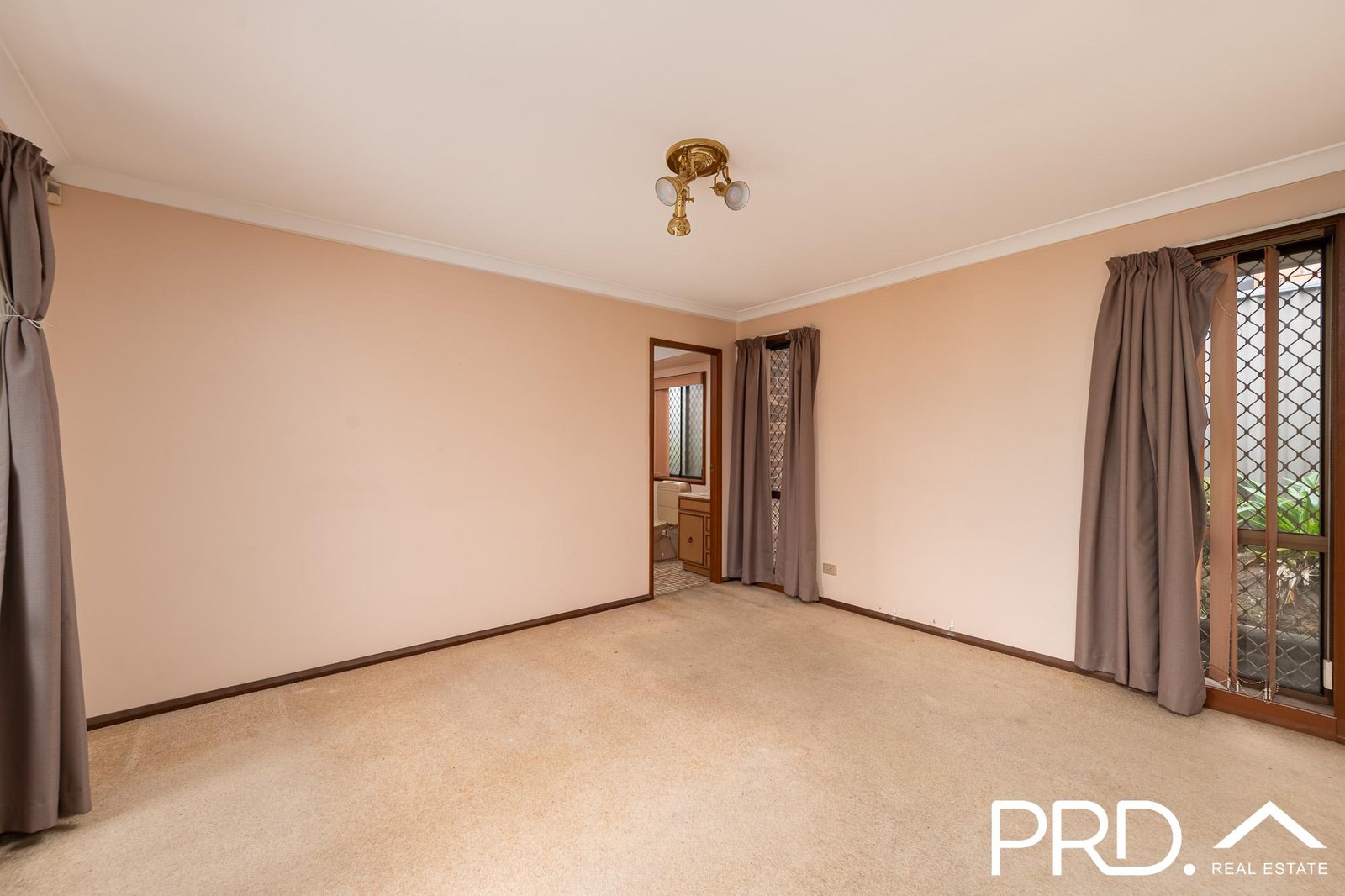 42 Foley Street GEORGES HALL 5