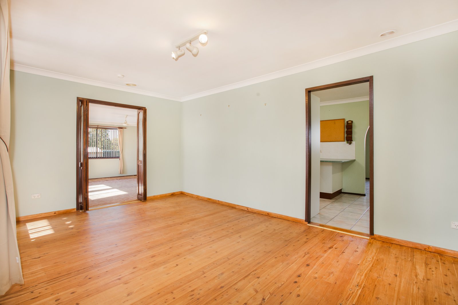 42 Frater Avenue TENAMBIT 9