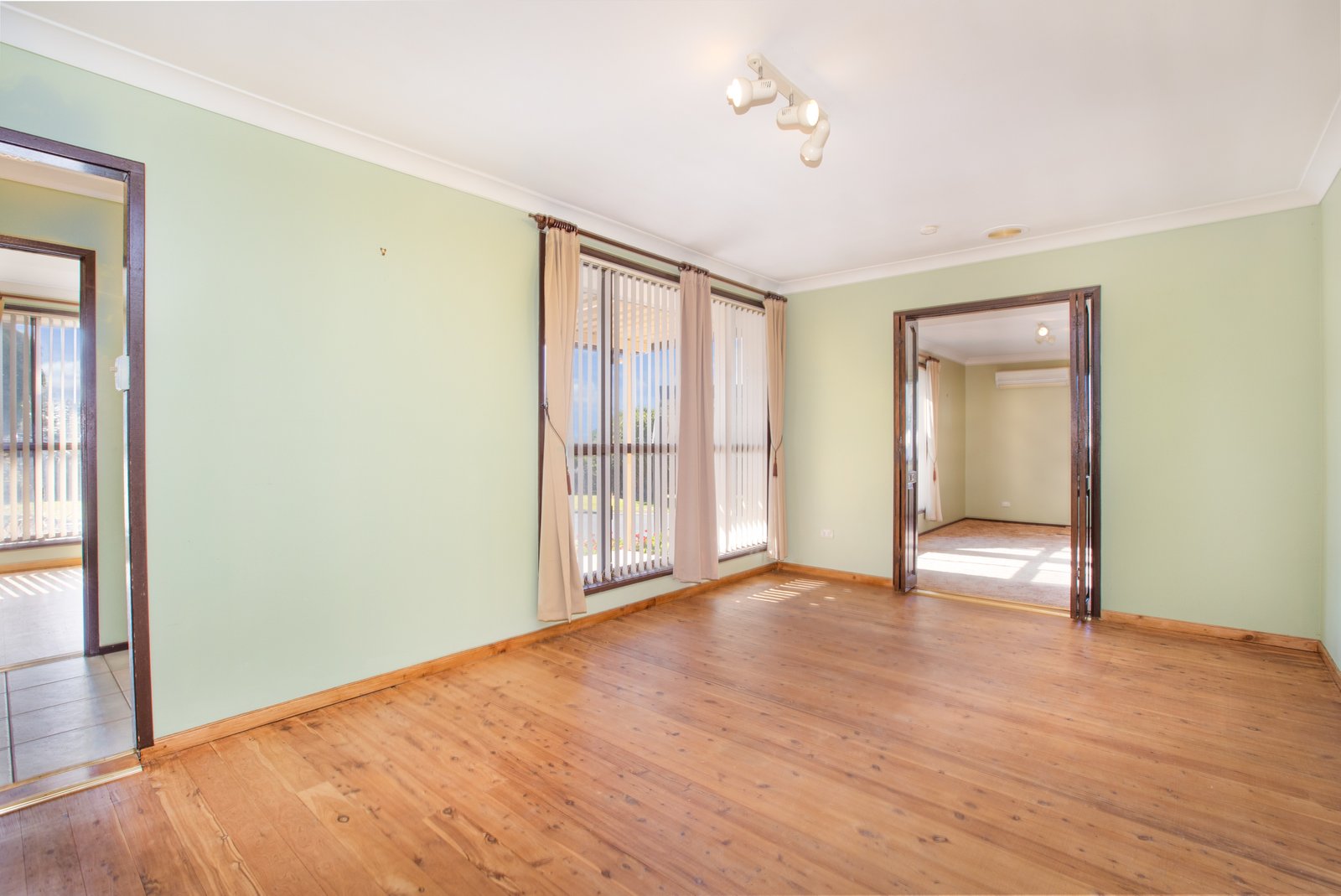 42 Frater Avenue TENAMBIT 10