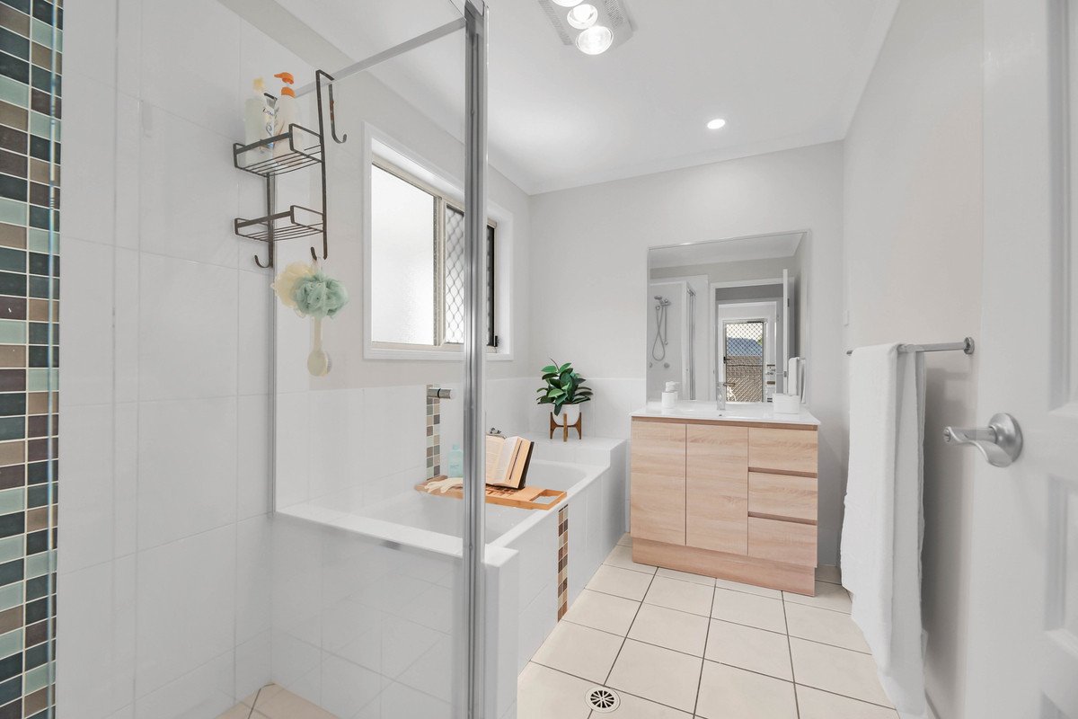 42 Gerard Street Pacific Pines 19