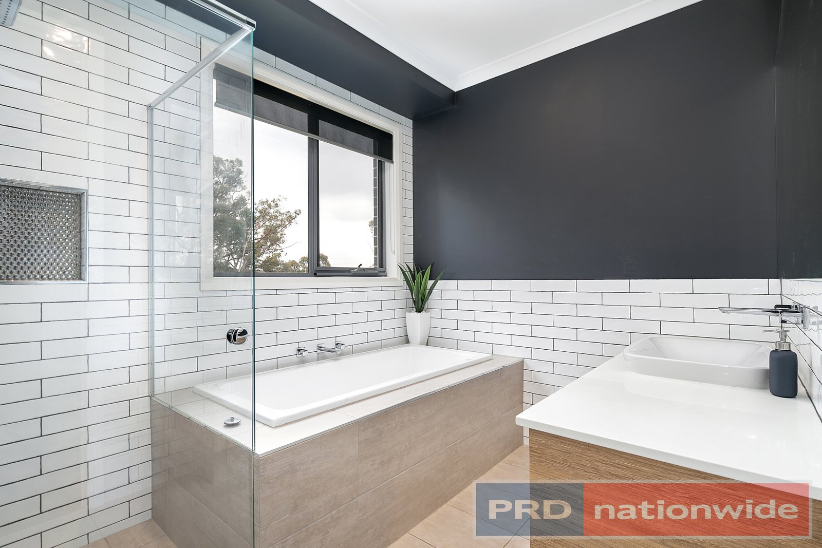 42 Gracefield Road BROWN HILL 20