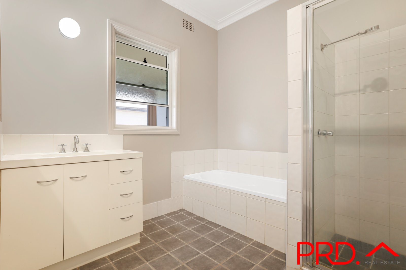 42 Gunnedah Road TAMWORTH 10