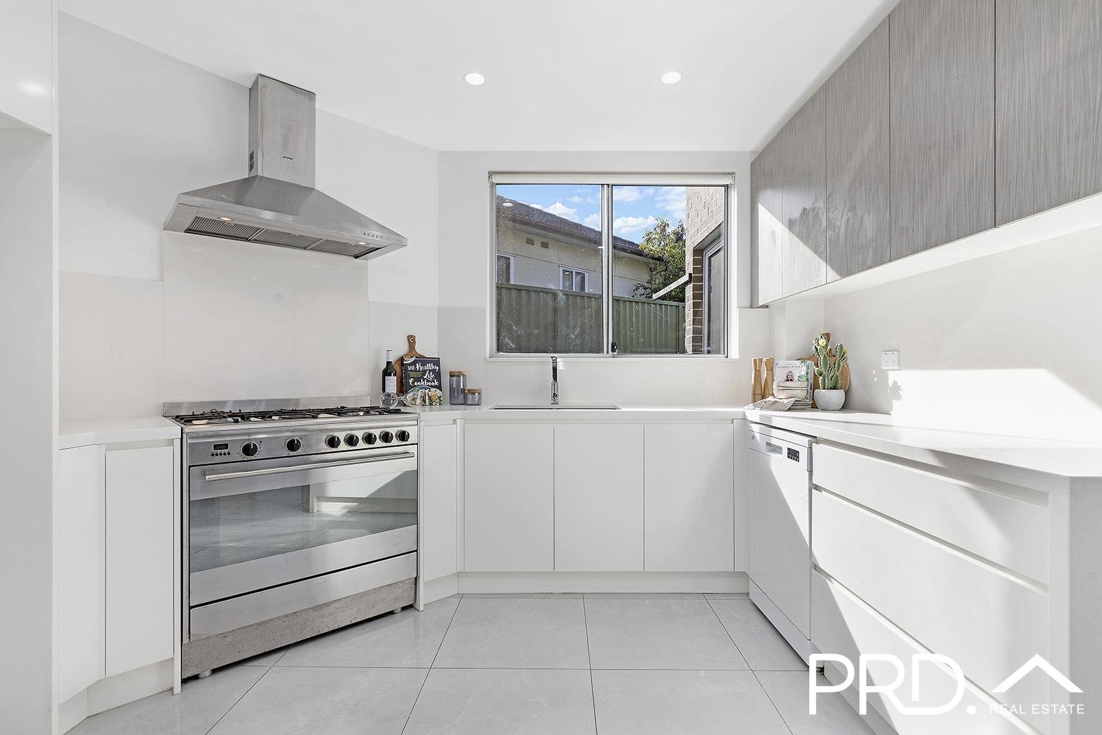 42 Harcourt Avenue EAST HILLS 5