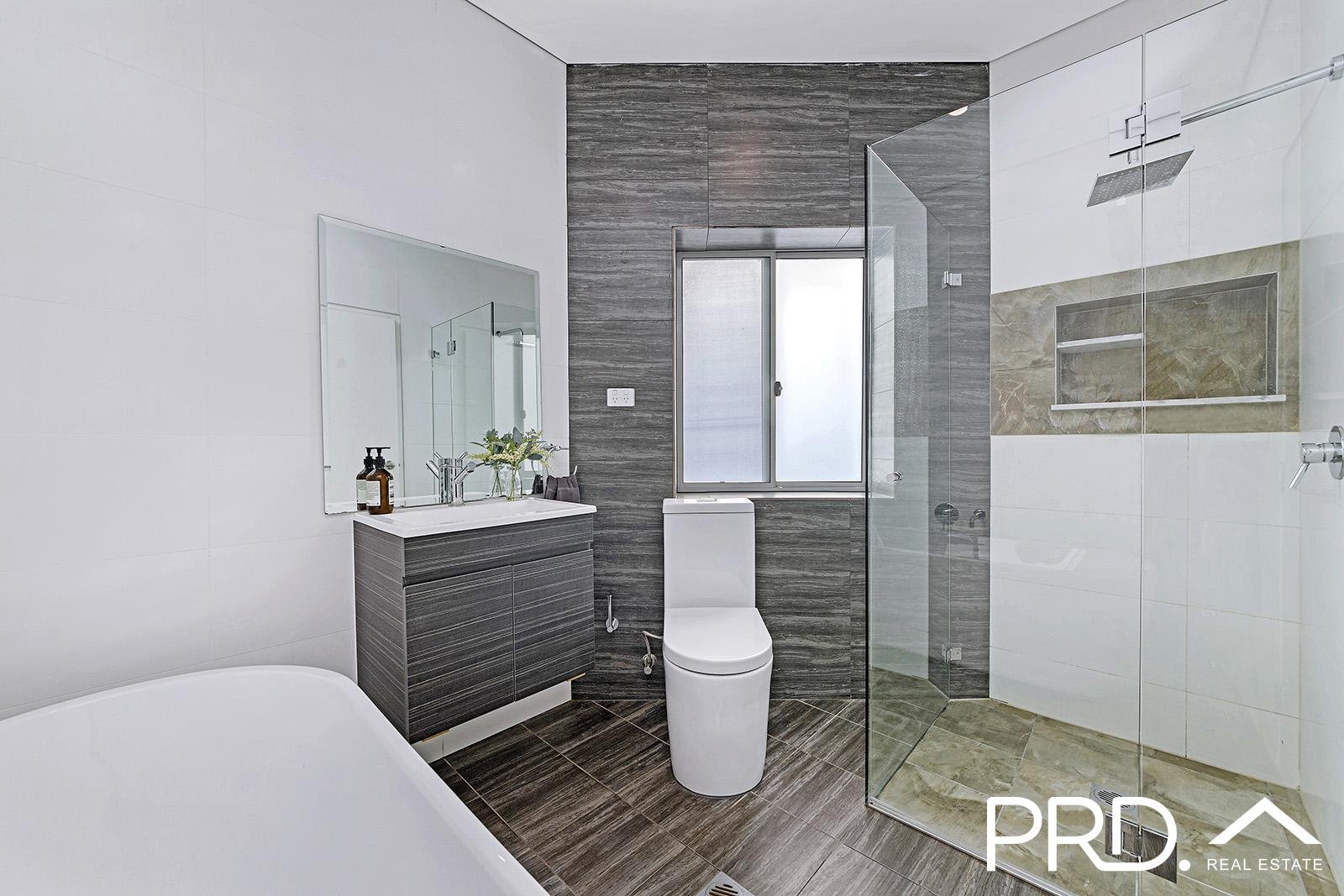 42 Harcourt Avenue EAST HILLS 11