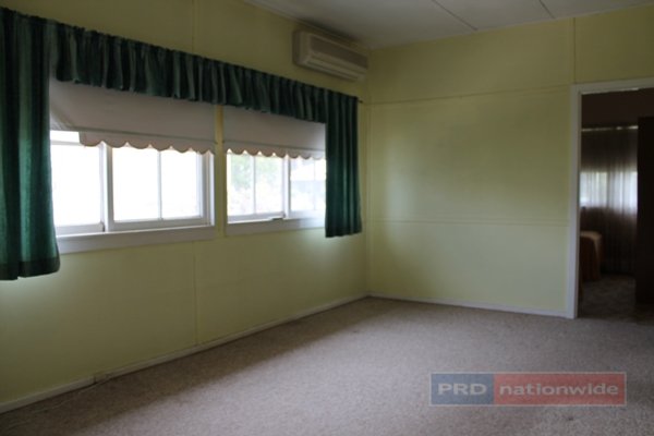 42 Herbert Street TUMUT 4