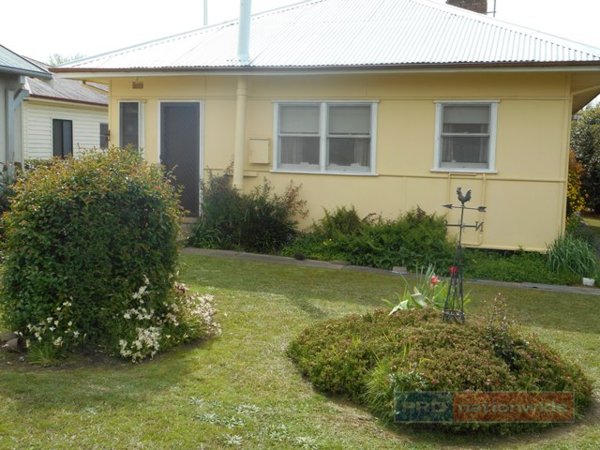 42 Herbert Street TUMUT 11