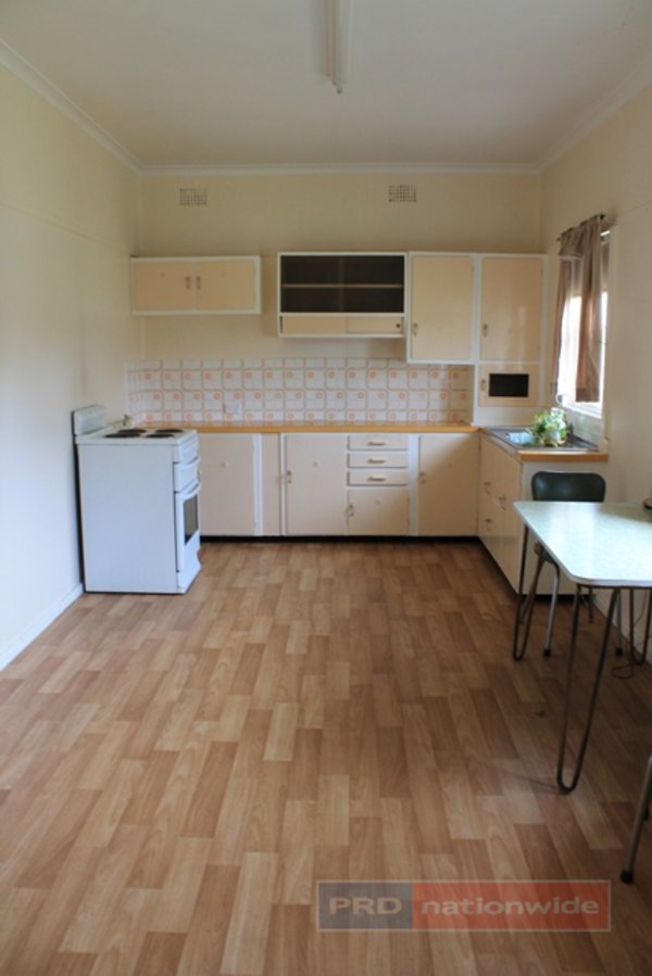 42 Herbert Street TUMUT 12