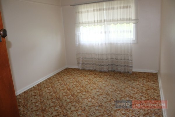 42 Herbert Street TUMUT 14