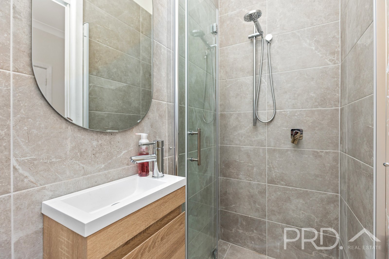 42 Herbert Street TUMUT 9