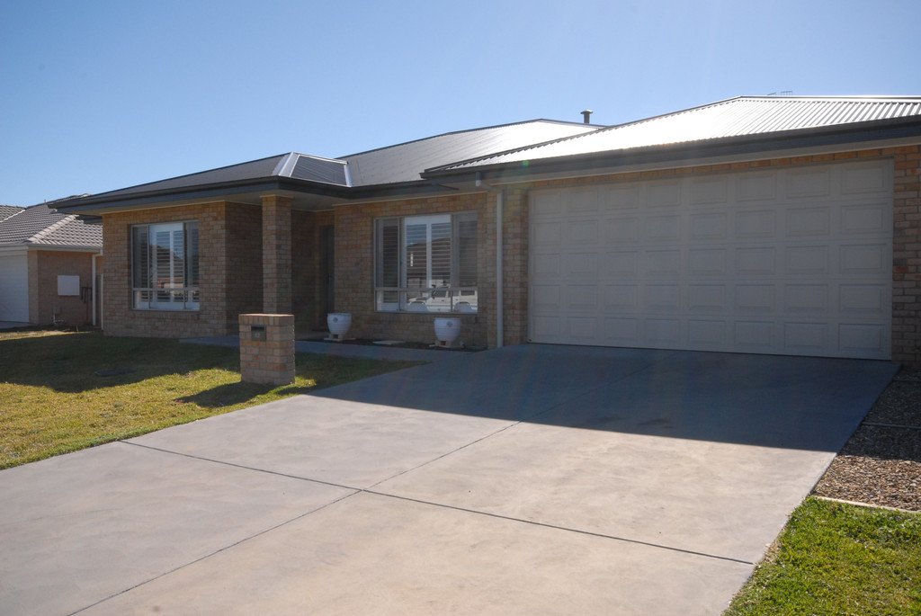42 Hereford St  BUNGENDORE 1
