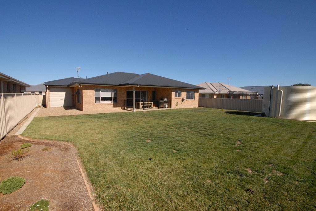 42 Hereford St  BUNGENDORE 13