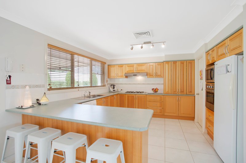 42 Highland Way BOLWARRA HEIGHTS 4