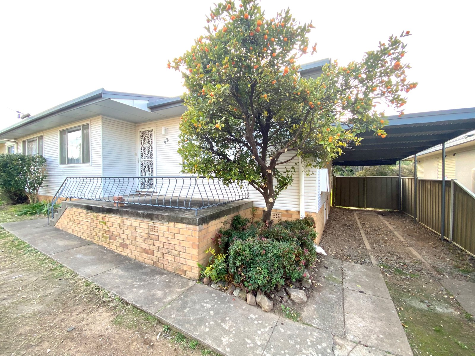 42 Holland Street TAMWORTH 1