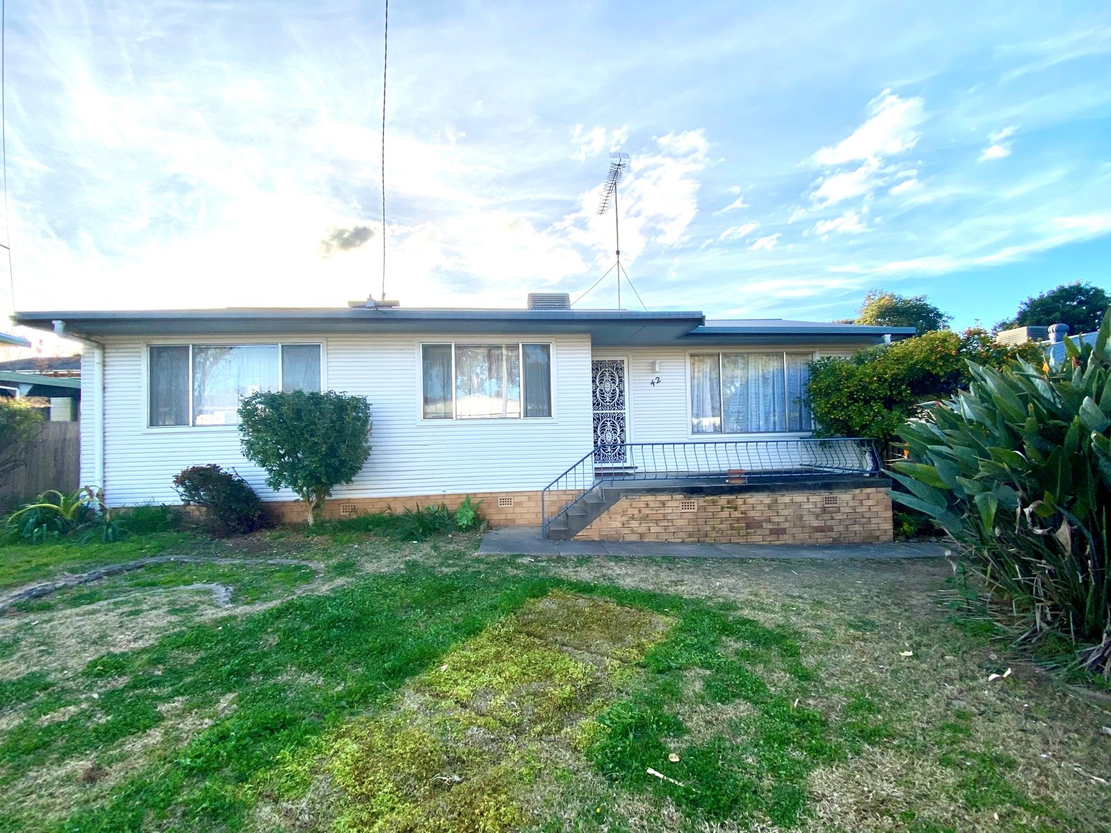 42 Holland Street TAMWORTH 2