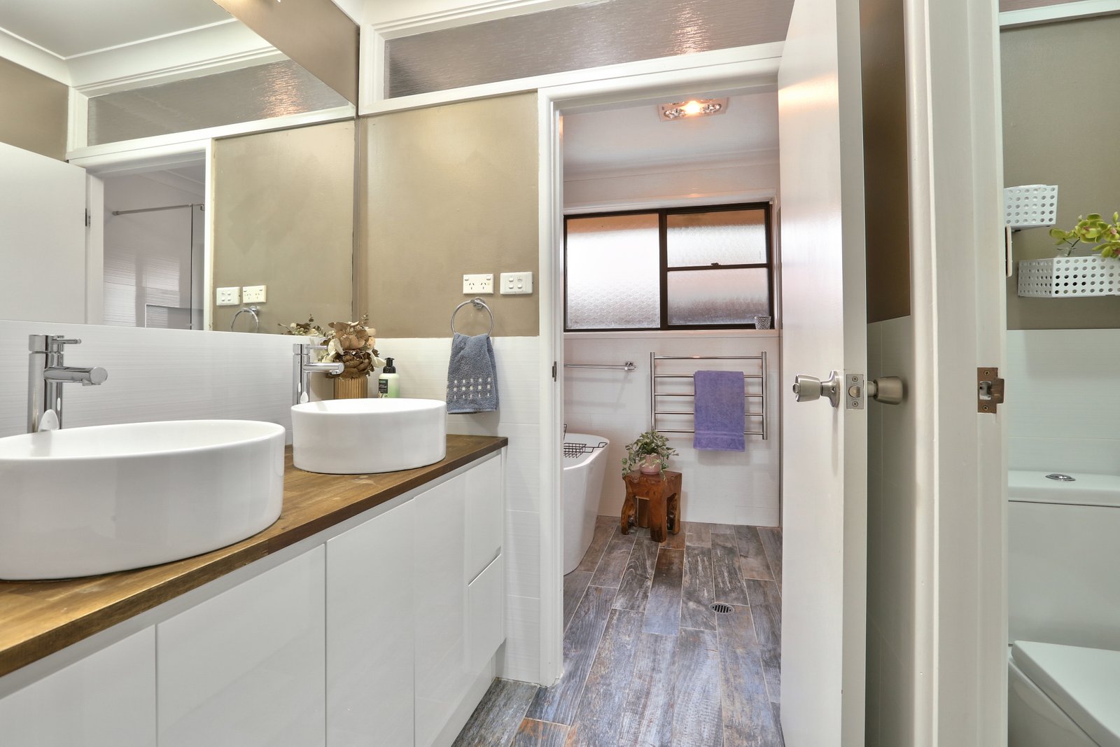 42 Huxley Drive HORSLEY 2