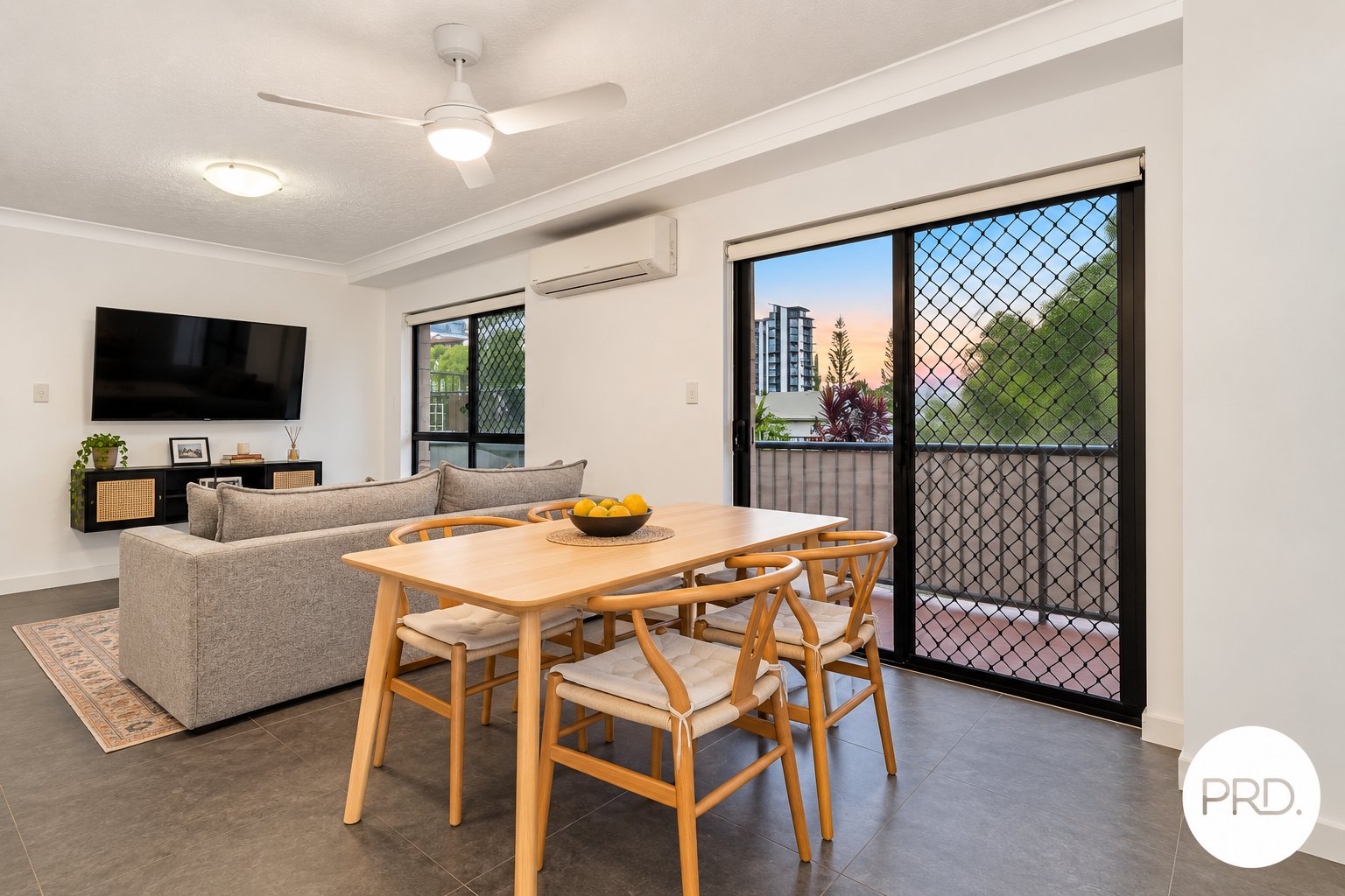 4/2 Johnston Street SOUTHPORT 3