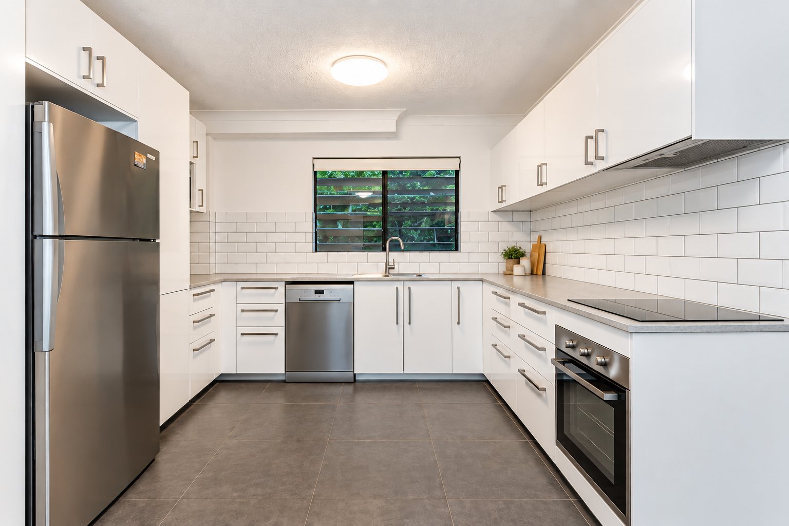 4/2 Johnston Street SOUTHPORT 5
