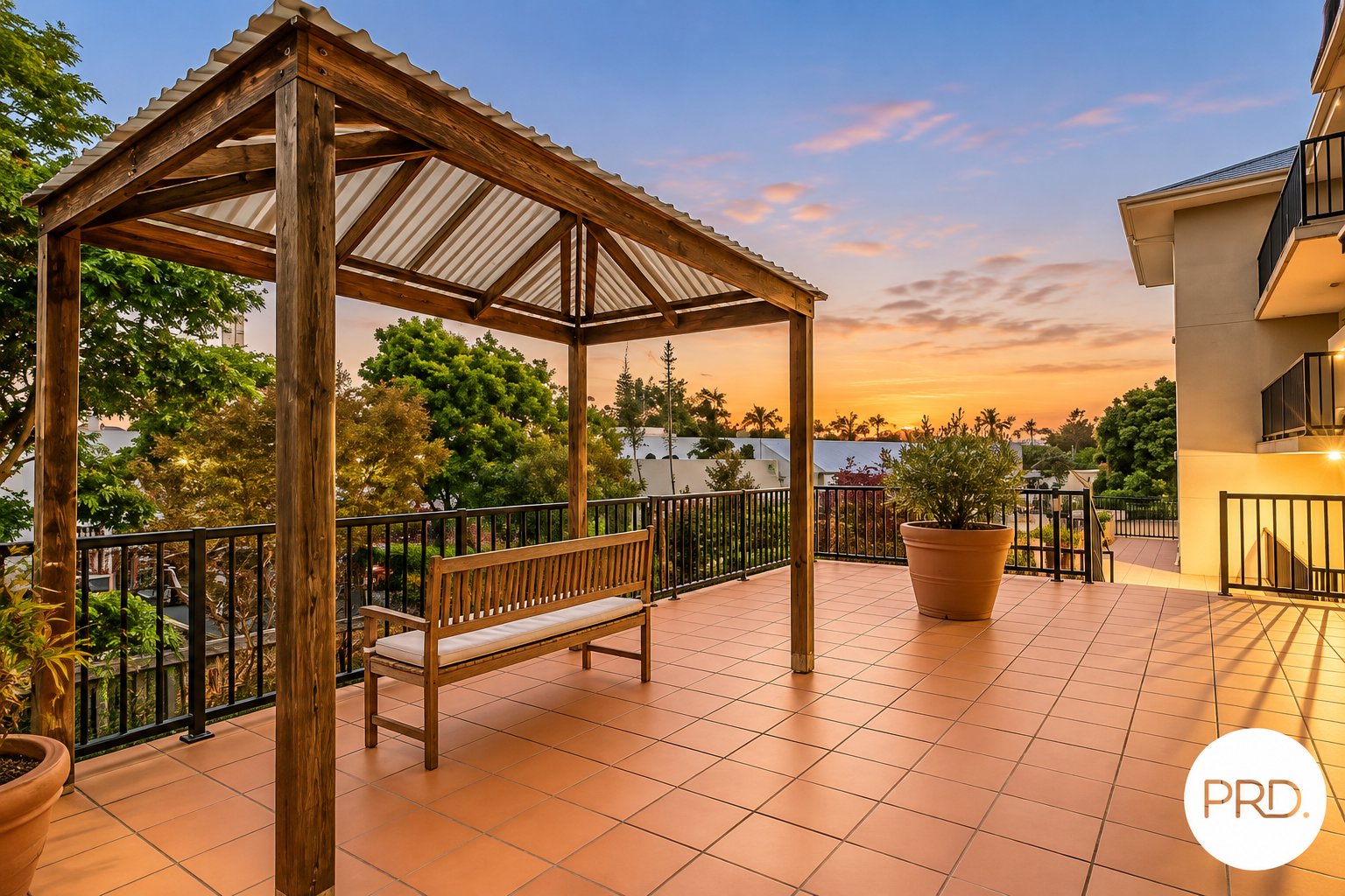 4/2 Johnston Street SOUTHPORT 11