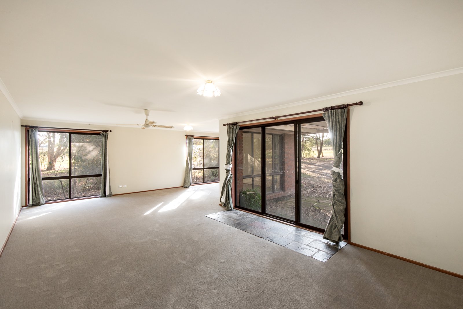 Gallery: 42 Karingal Park Drive