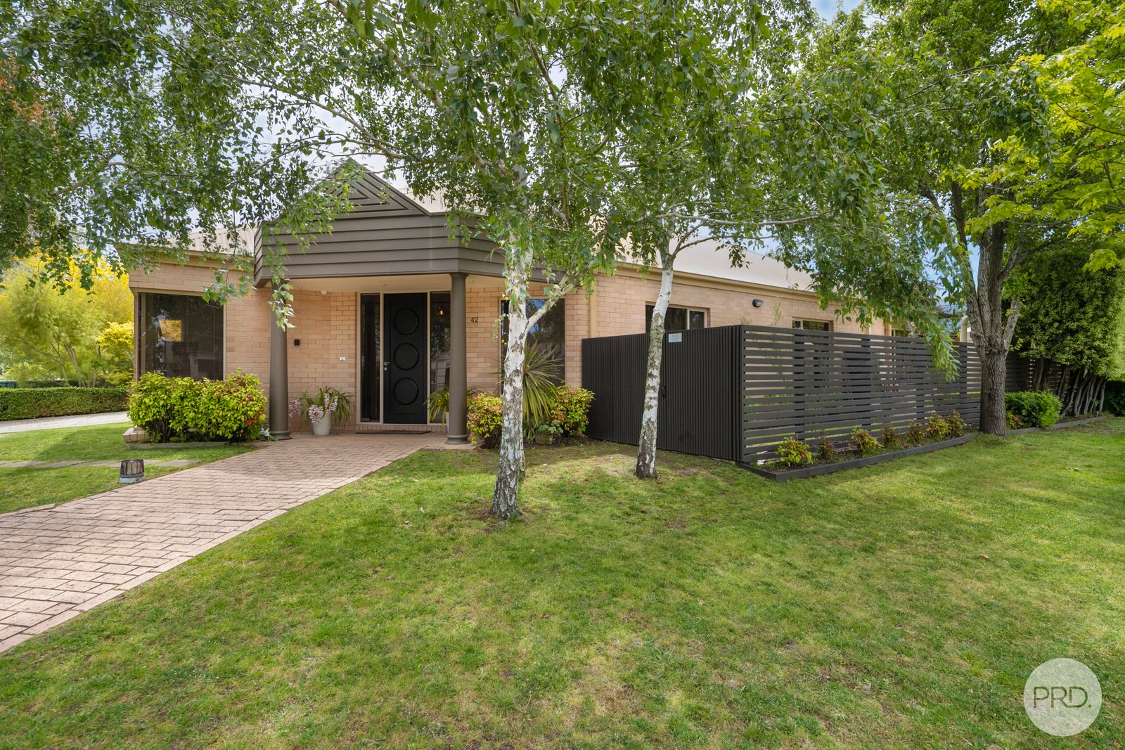 42 Lake Gardens Avenue LAKE GARDENS 19