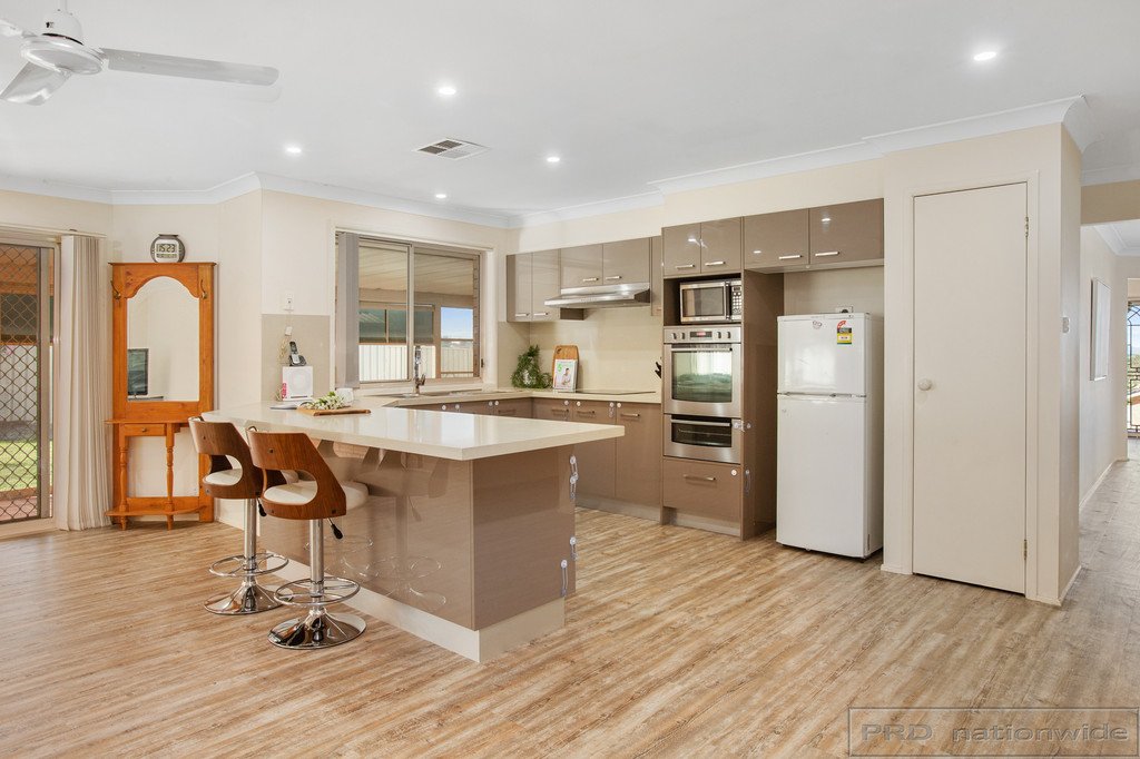 42 Lemonwood Circuit THORNTON 7