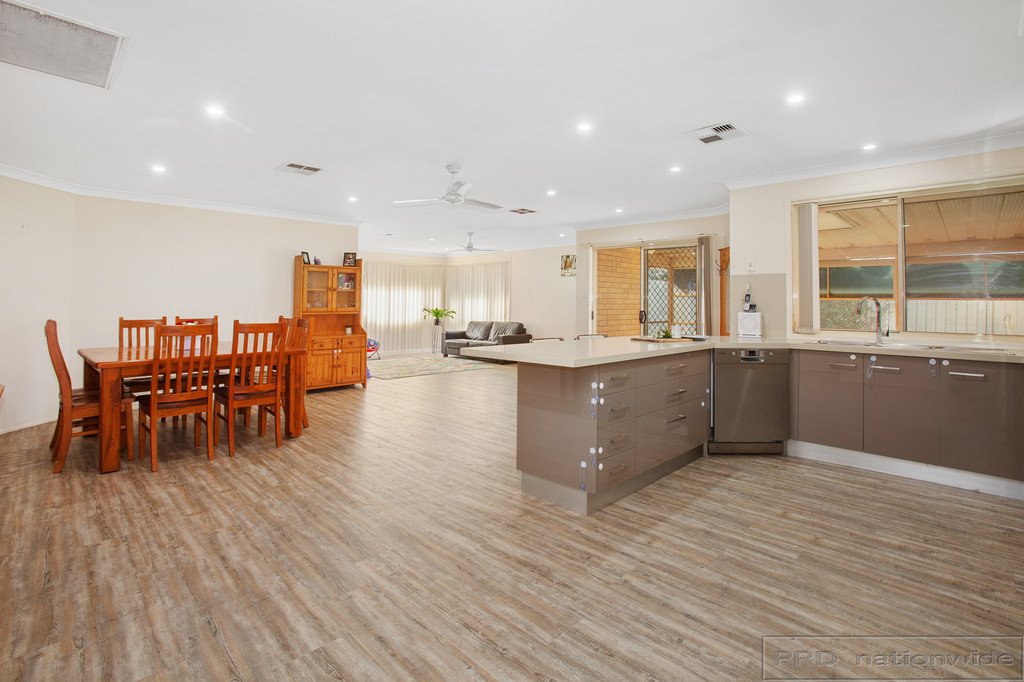 42 Lemonwood Circuit THORNTON 9