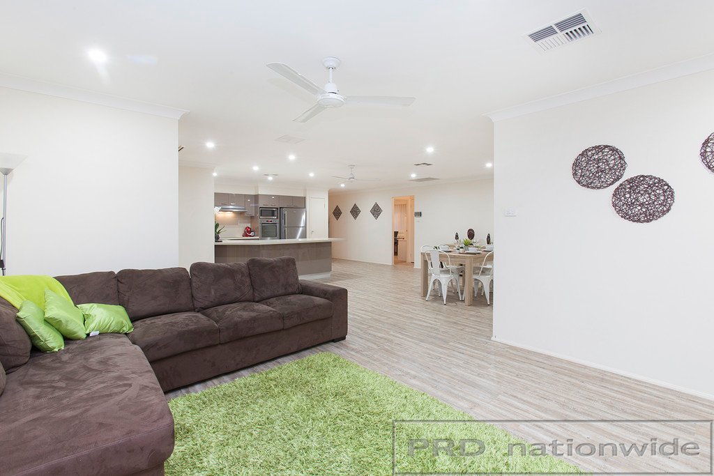 42 Lemonwood Circuit THORNTON 6