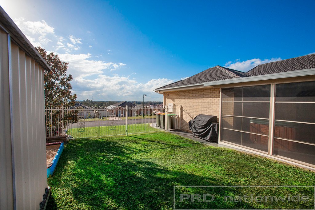 42 Lemonwood Circuit THORNTON 16