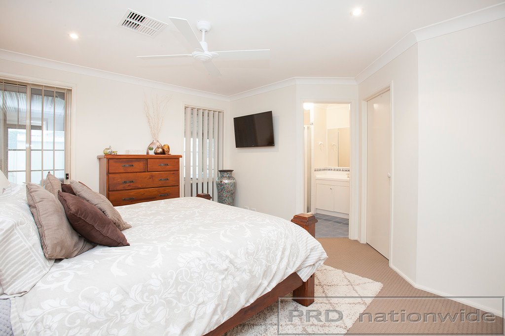 42 Lemonwood Circuit THORNTON 17