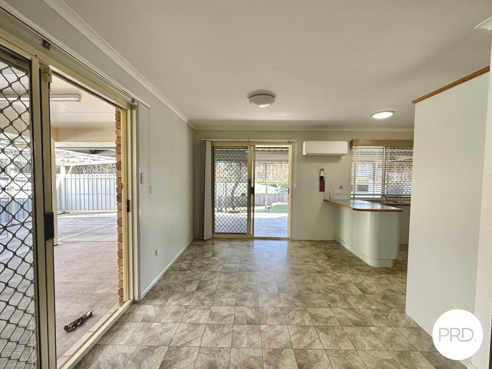 42 LOMANDRA Street BOYNE ISLAND 4