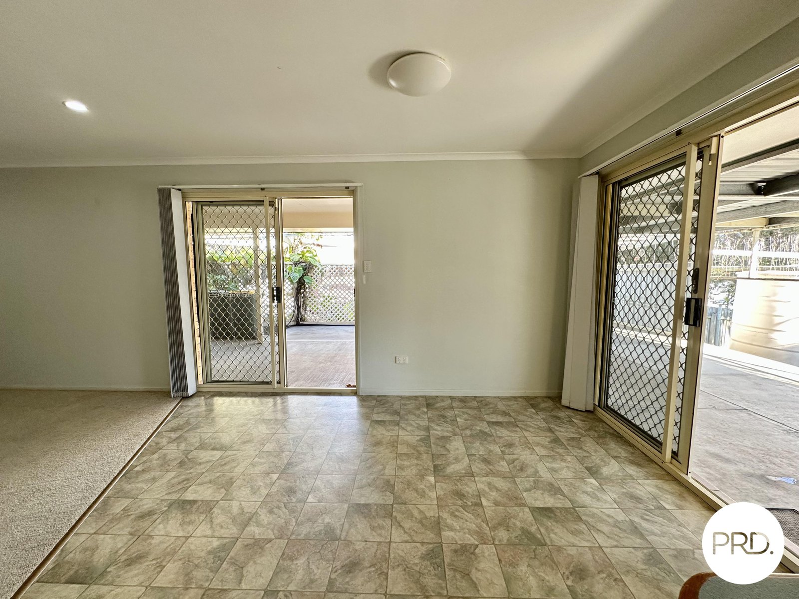 42 LOMANDRA Street BOYNE ISLAND 5