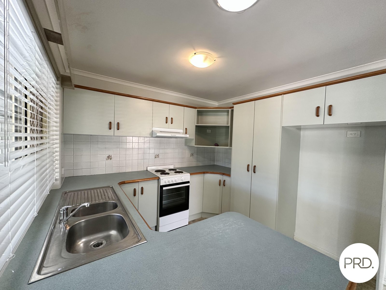 42 LOMANDRA Street BOYNE ISLAND 9