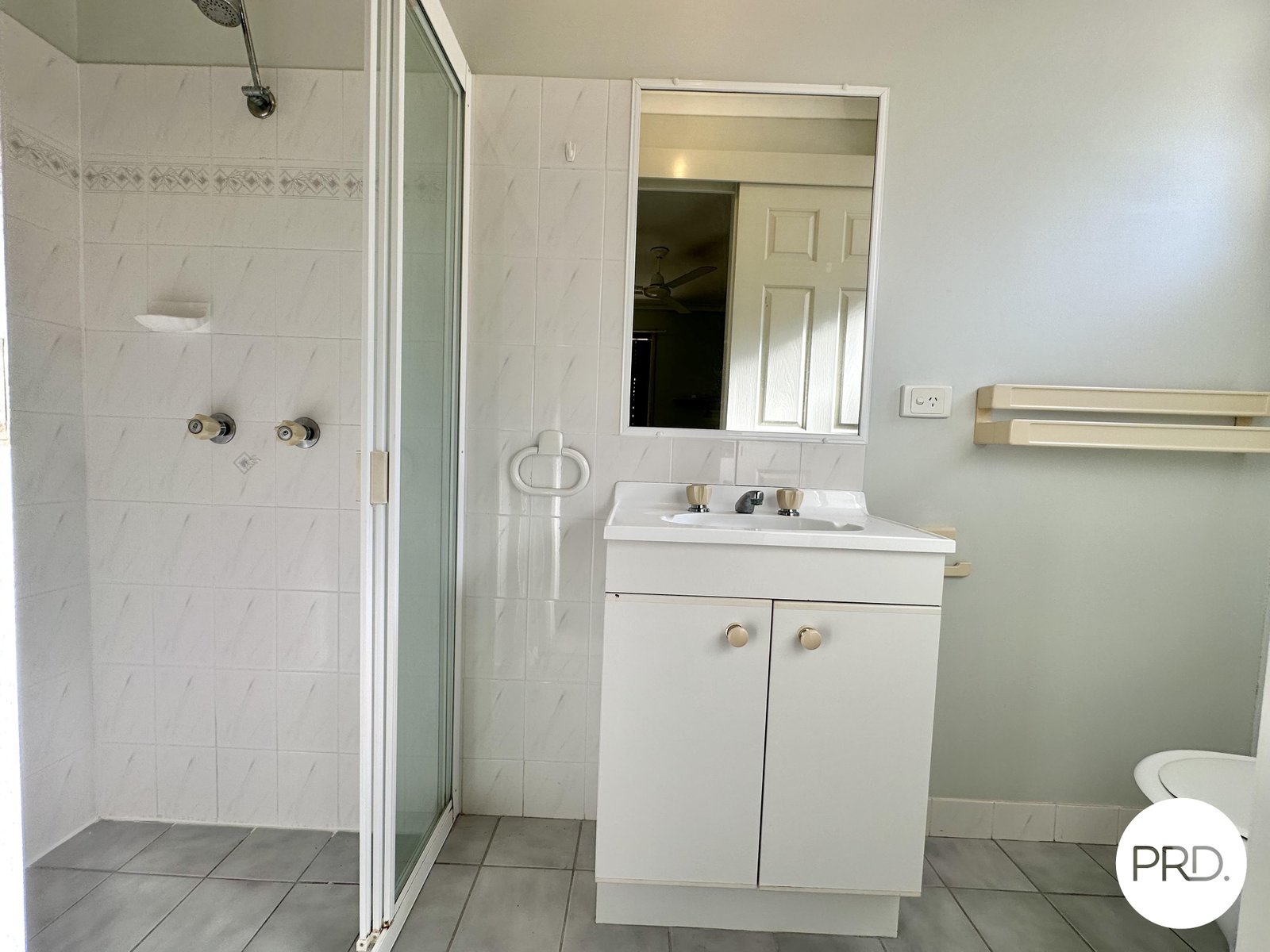 42 LOMANDRA Street BOYNE ISLAND 14