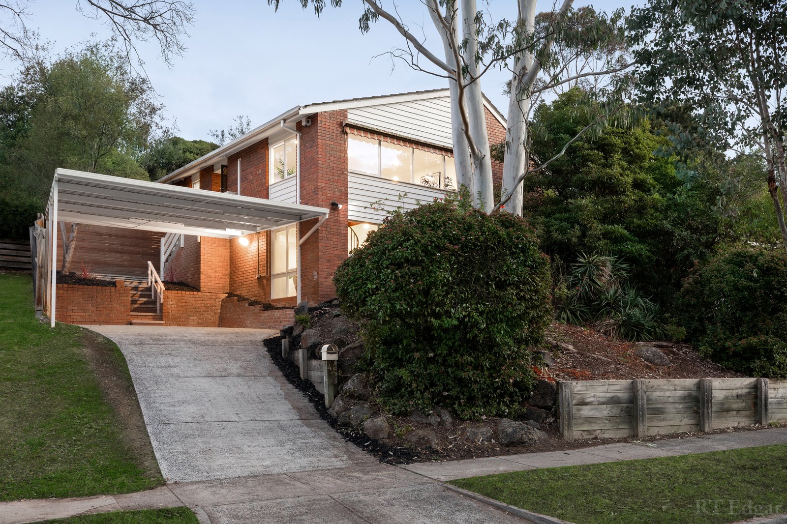 Real Estate and Property in 42 Long Valley Way, Doncaster East, VIC