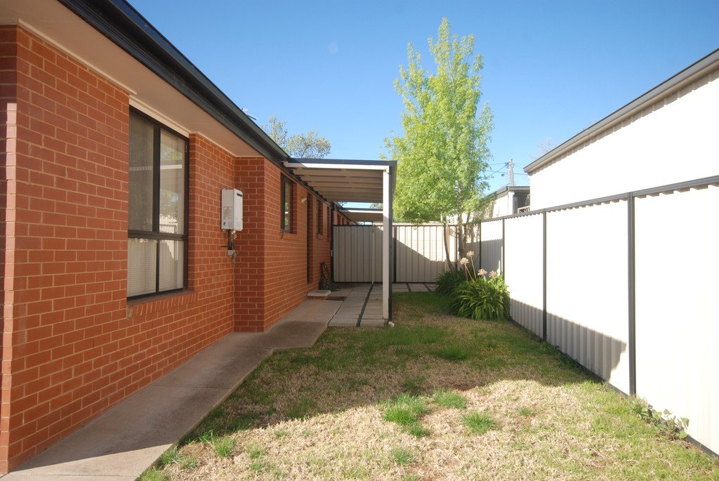 4/2 Macquarie Street MOUNT AUSTIN 9