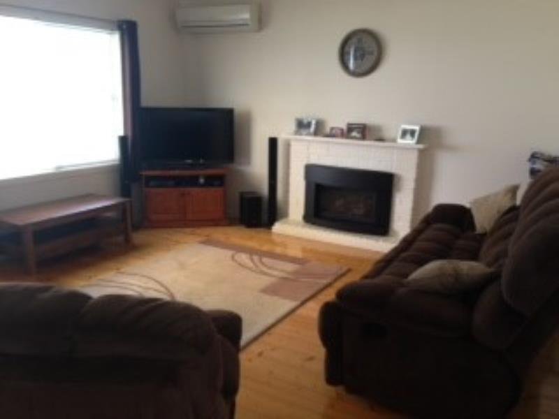 42 Mahony Avenue TAMWORTH 2