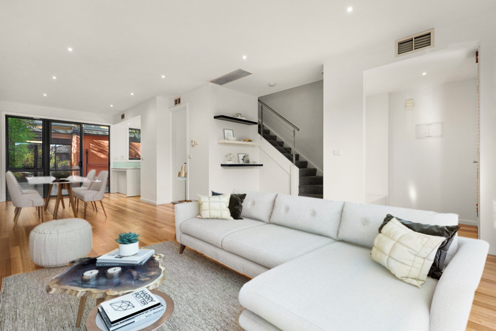 42 Manchester Grove, Glen Huntly, 3163