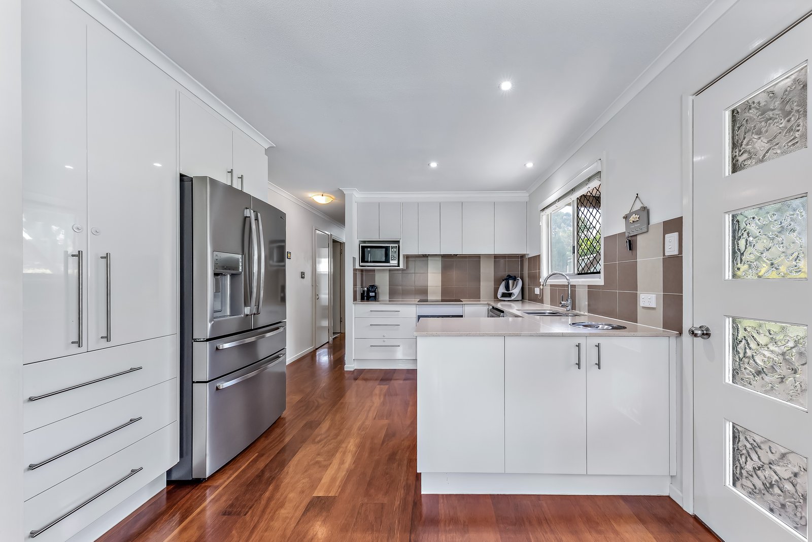 42 Manooka Drive CANNONVALE 4