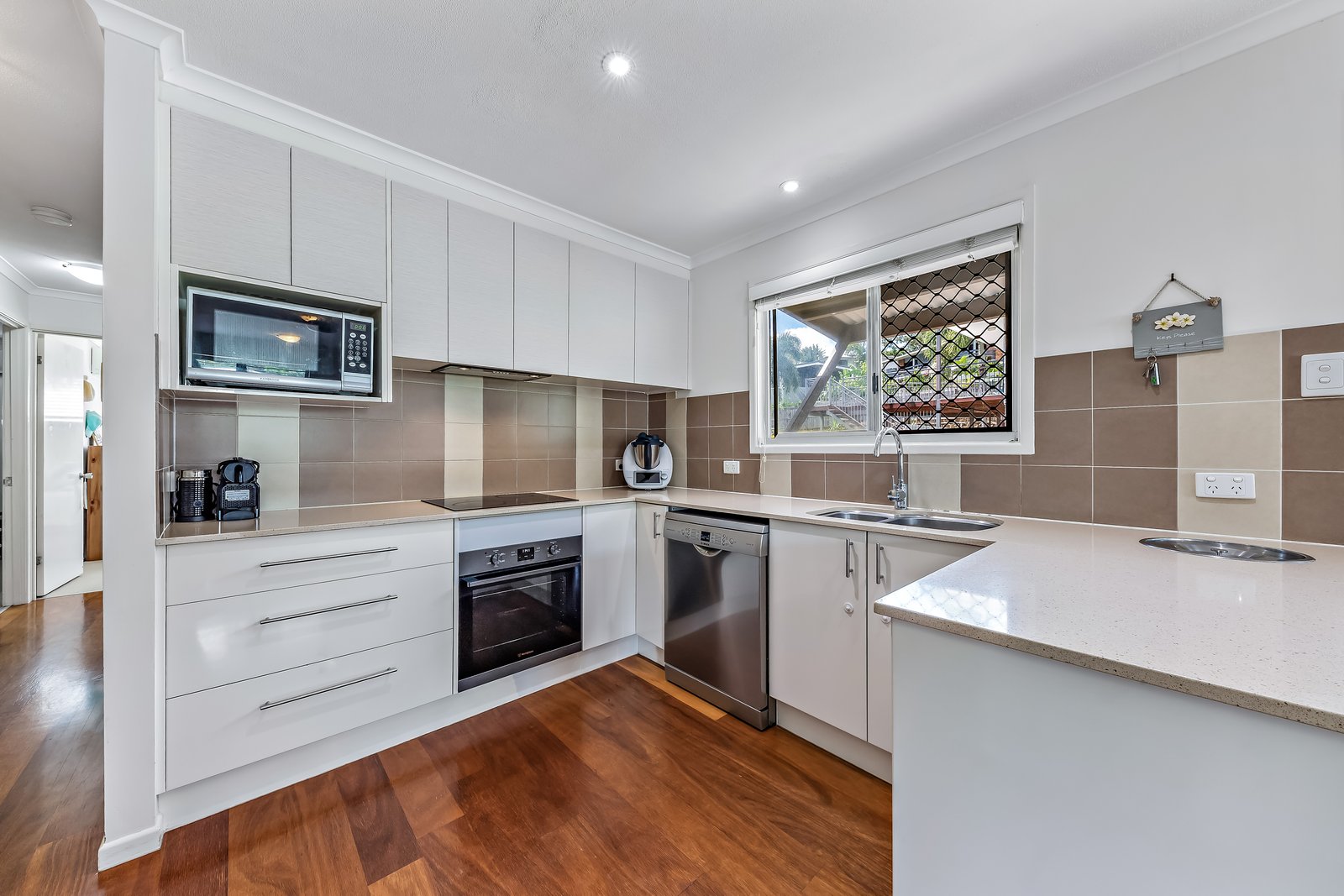 42 Manooka Drive CANNONVALE 6