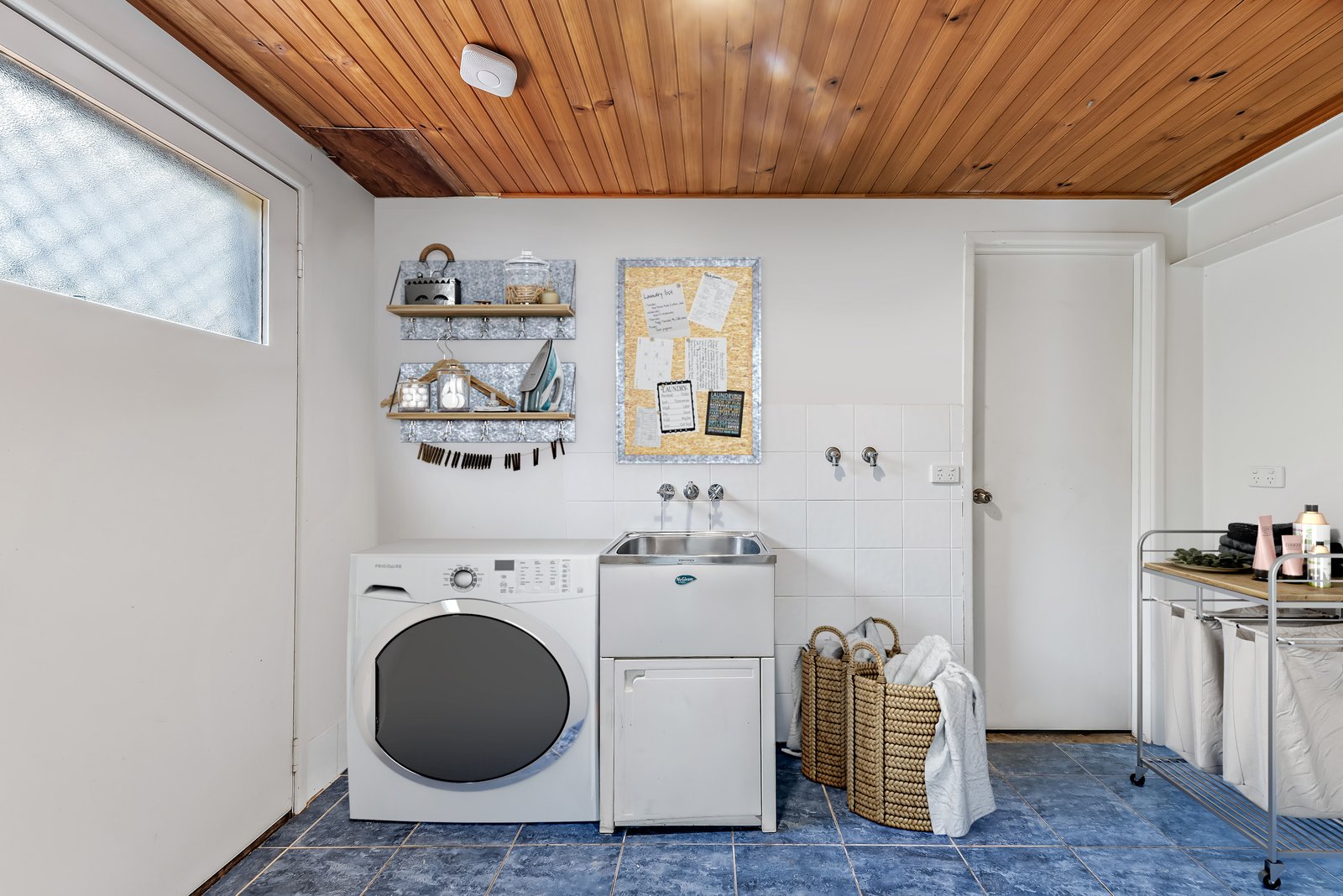 42 Manooka Drive CANNONVALE 10