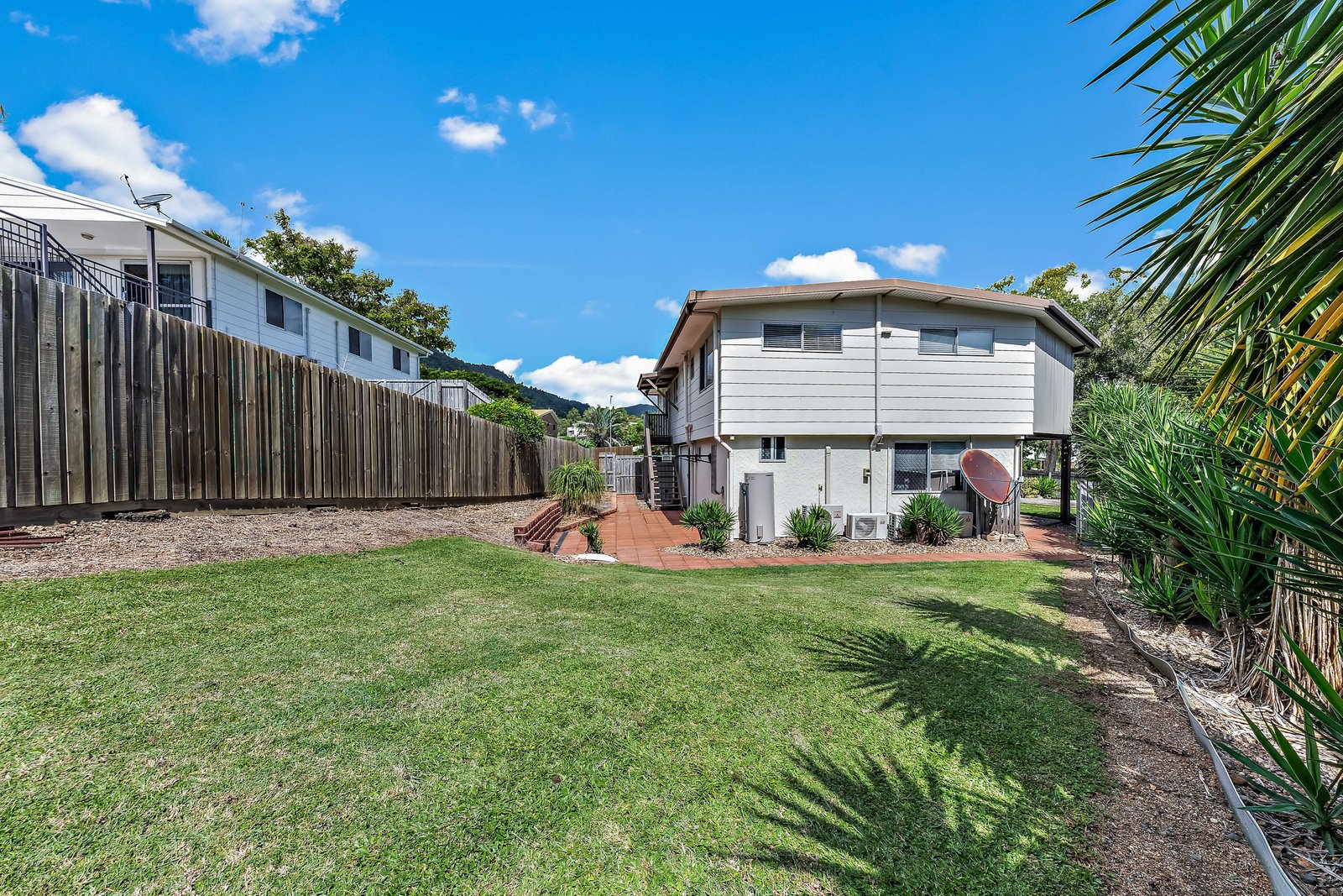 42 Manooka Drive CANNONVALE 13