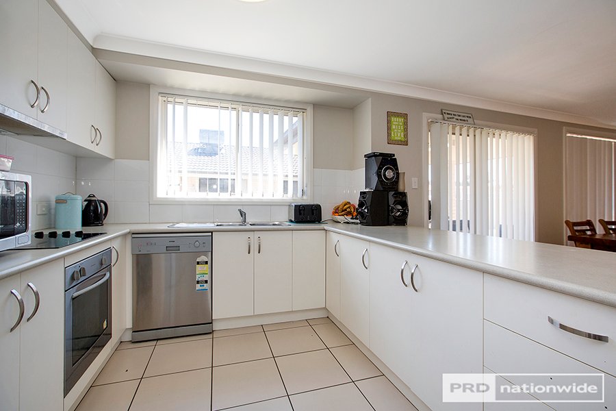 42 Orley Drive TAMWORTH 4